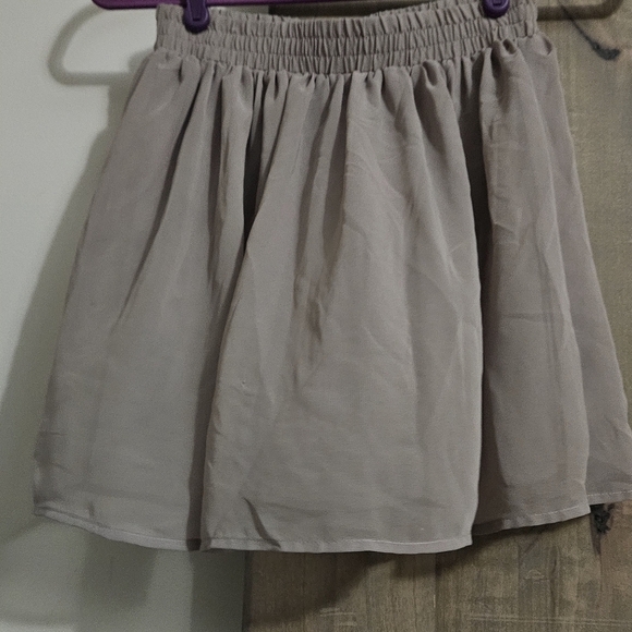 FOREVER 21 Chiffon flowy mauve mini skirt. Size small - Picture 3 of 8